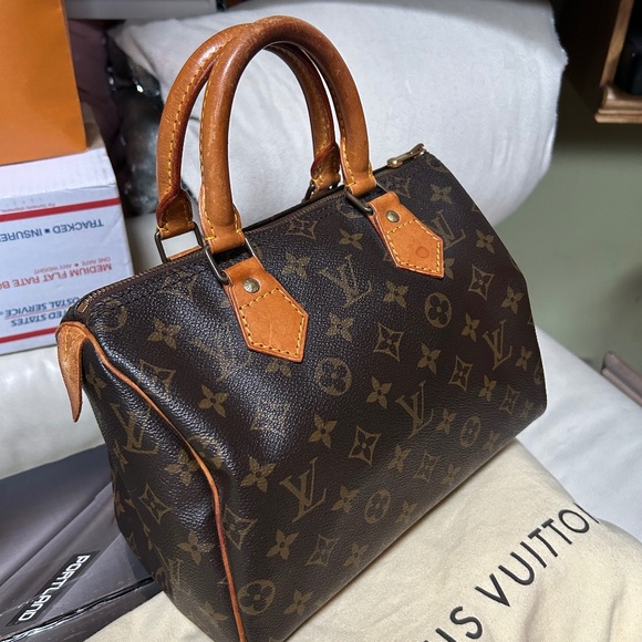AUTHENTIC Louis Vuitton Speedy 25š«¶š¼ - Picture 8 of 16